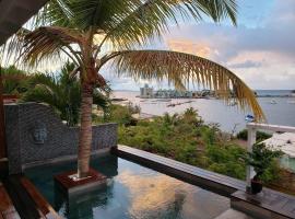HAPPY COTTAGE WITH PRIVATE POOL, hytte i Saint Martin