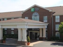 Holiday Inn Express Hotel & Suites Warrenton, an IHG Hotel, hotel near Old Jail Museum, Warrenton