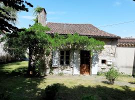 Wisteria Cottage, cottage in Les Adjots