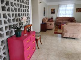 Tropical Villa, hotel with parking in Roseau