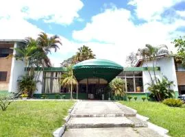 OYO Del Verde Hotel