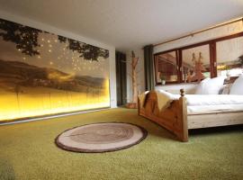 Luxus Appartement Schwarzwald bei Freiburg 4 Schlafzimmer Sauna Grill, apartmán v destinaci Sölden