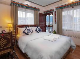 Experience Tibetan rooms, hotel in Pokhara