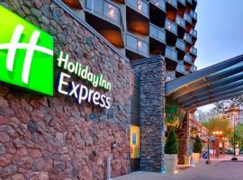 Holiday Inn Express Edmonton Downtown, an IHG Hotel: Edmonton şehrinde bir otel