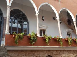 Azur Suites Hotel, hôtel avec parking à El Mîna