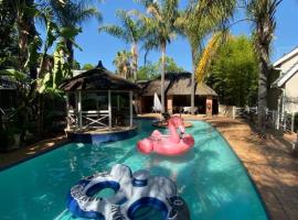 Summerview Guest Lodge, cabin in Johannesburg