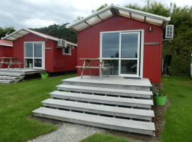 Motels by the Moeraki Boulders Holiday Park, hotel in Hampden