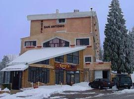 San Antonio Hotel, hotel en Kfardebian