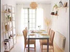 Cozy apartment on the sea, hótel í Port Saplaya