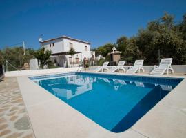 Casa Rural La Loma, country house in Iznájar