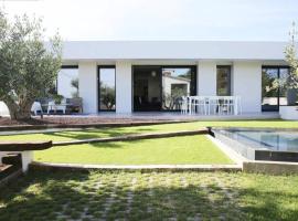 Casa Olivae: Villa privada con piscina en Alicante., семейный отель в городе Сан-Висенте-дель-Распеч