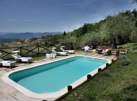 VILLA BELLI - Luxury Villa with saltwater SWIMMINGPOOL, budjettihotelli kohteessa Agnino