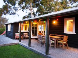 The Apple Pickers' Cottages at Matahua, hotel i Mapua