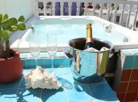 Cancun Guest House 4 Terrace Tub