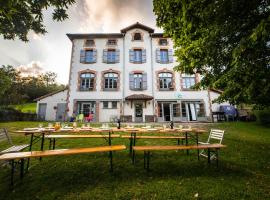 GITE DES 3 ETANGS, hotel bajet di Malvières