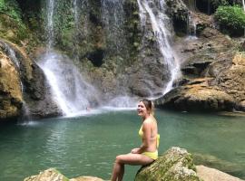 LePont Mu Waterfall Bungalow, hotell i Hòa Bình