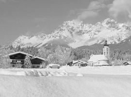 APARTMENTS Pension Foidl, hotel in Oberndorf in Tirol