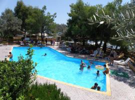 Hotel Petit Village, hotel v destinaci Eretria