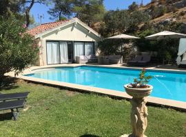 Gîte des Estelles "Axel" avec espace Jacuzzi, villa in Cavaillon