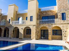 Fiftyfour West Boutique Living, hotel em Għarb