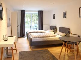 Moderne 1-Zimmer Wohnung mit Terasse, Küche, Bad mit Dusche, TV & WIFI, hotel with parking in Burgwedel