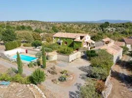 Gîte L'ESCOUSSOU au calme, 6p, 4ch, 130m2, charme et nature, piscine chauffée, sud Ardèche