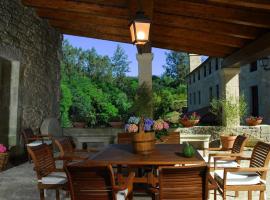 610 Boutique riverside Hotel with pool, hotel v destinaci César
