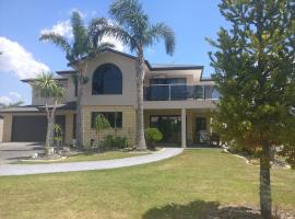 Addsbury House, hotel in Whangamata