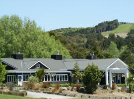 Woodhouse Mountain Lodge, hotel with parking in Warkworth
