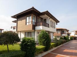 Villas in Complex Trakiyskiy Bryag, hotel em Lozenets