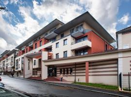 DOMITYS La Courtine, hotel with pools in Melun