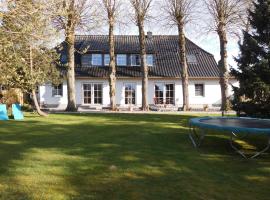 Haus am Dorfteich - Wohnung 1, hôtel à Bojendorf