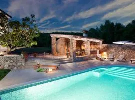 Charming villa Bea with private pool and volleyball