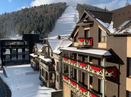 Chalet Blanc, готель біля визначного місця Bukovel Lift 14, у Буковелі