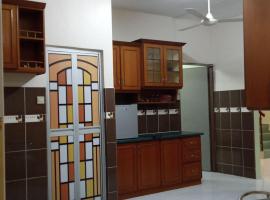 Muslim Homestay Ustaz 2, hotel near Kamunting Train Station, Taiping