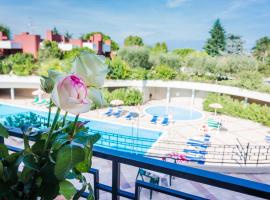 Hotel Residence Holiday, hotel v Sirmione