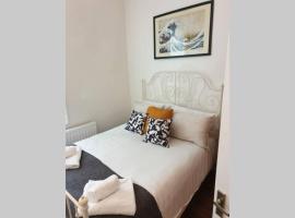 South Shield's Hidden Gem Garnet 3 Bedroom Apartment sleeps 6 Guests, rannamajutus sihtkohas South Shields
