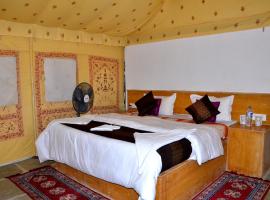 Dynasty Desert Camp and Resort, hotell i Sām