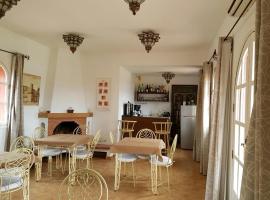 Refuge Toufssirine, hotel a Douar Talat Marrhene