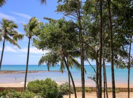 Charmoso bangalô balinês pé na areia Outeiro das Brisas, casa de férias em Praia do Espelho