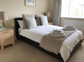 Queens Road Rental - Winchester Accommodation, Villa in Winchester