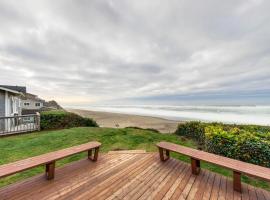 The Best Little Beach House on the Oregon Coast!, מלון עם חניה בLincoln Beach