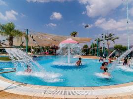 Maagan Eden Holiday Village, beach hotel in Maagan