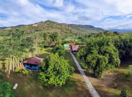 4 Pohon - Les 4 Arbres, παραλιακή κατοικία σε Pandang