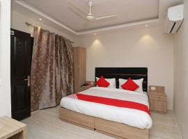OYO 66319 Hotel Rasmikant Palace, hotel v destinaci Jobner