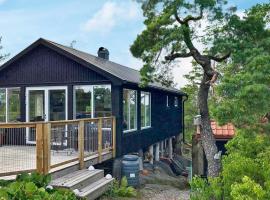 4 person holiday home in KERSBERGA: Åkersberga şehrinde bir kulübe