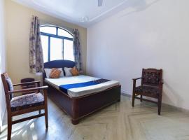 SPOT ON 47268 Hotel Mani Plaza、Jamūiのホテル