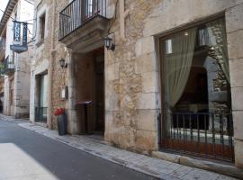 Fonda Mitjà, pension in Torroella de Montgrí