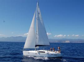 Le Vele Residence Sailing Boat, laivamajoitus kohteessa Loano