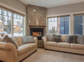 Powder Peak, hótel í Silver Star